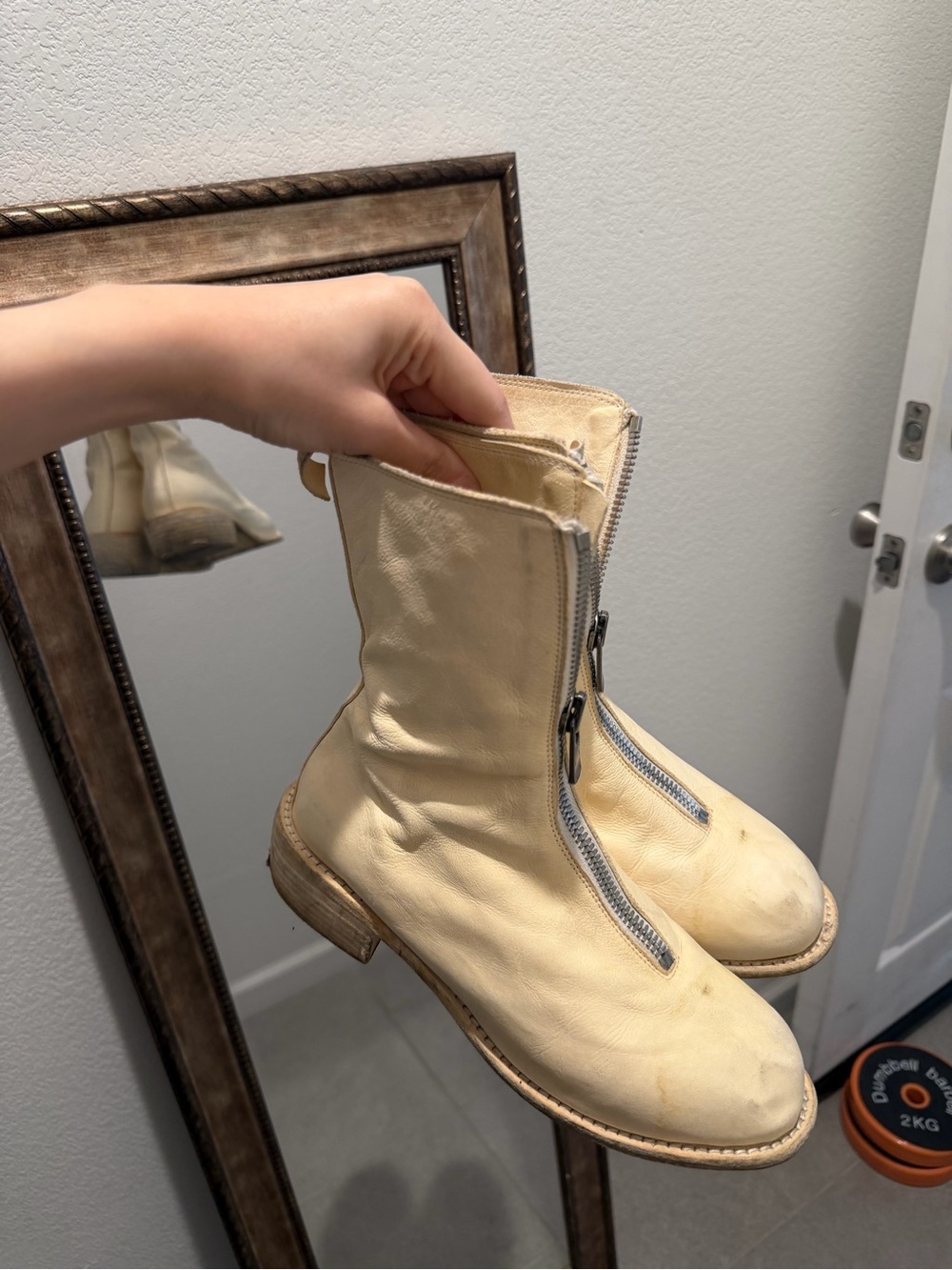 Vintage cream zip boots with a soft worn-in finish ✶
